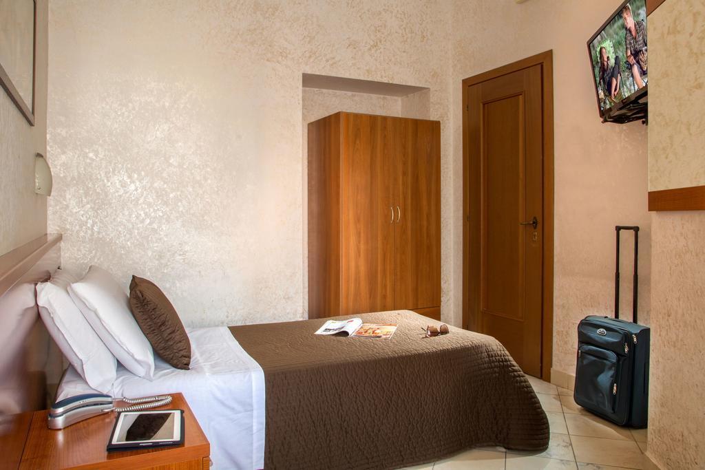 Hotel Luciani Rome Bagian luar foto